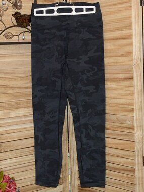 Lululemon 6 Gray/Black Camo Align Workout Pants